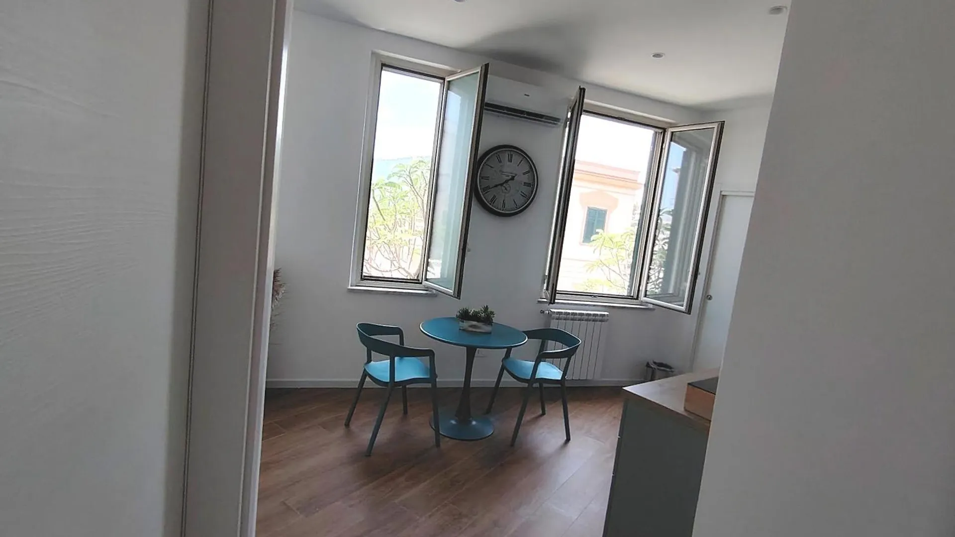 Homestay La Terrazza Del Sole Di Mondello Apartment Palermo Italy