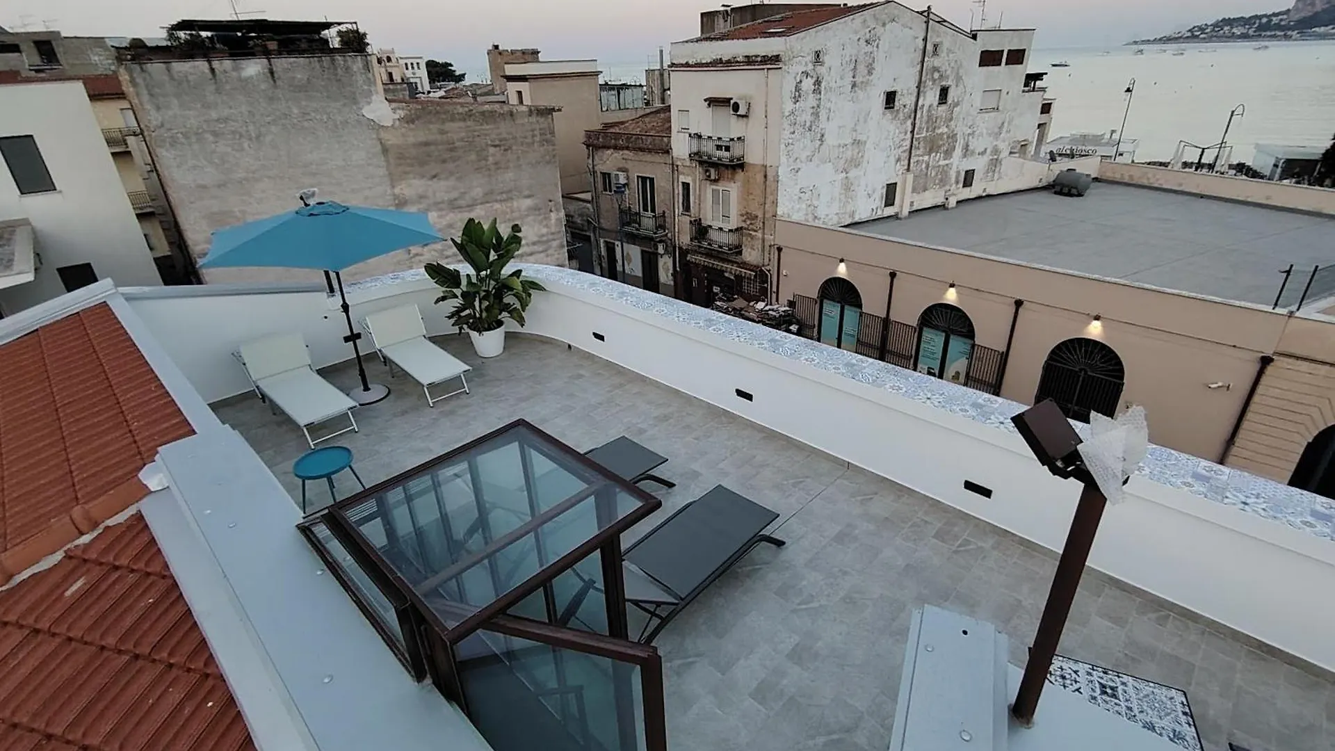 בית אירוח דירות פלרמו La Terrazza Del Sole Di Mondello איטליה